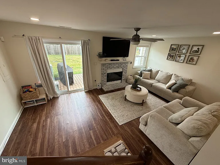 703 Stillhouse Ln — Photo 4