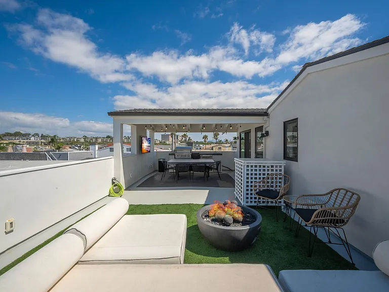 3940 Seashore Dr — Photo 45