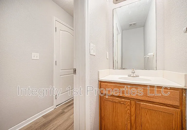 5940 NW 90th Ter — Photo 9