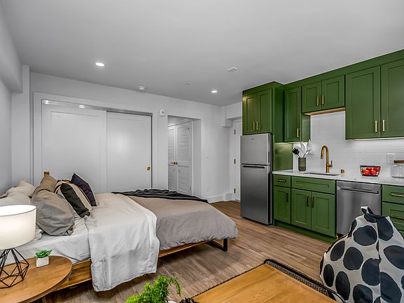 3rd image of 3035 Baker St #1
