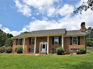 1701 Meadow Glen Dr, Winston Salem, NC 27127