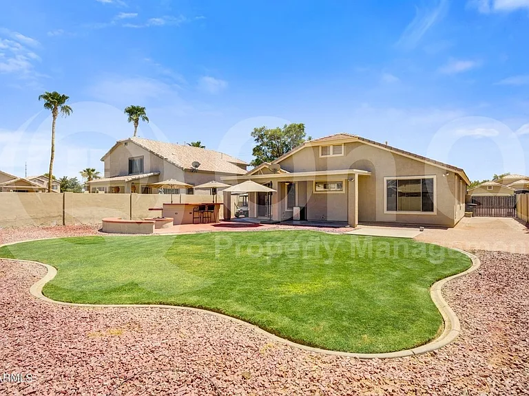 1674 E Aloe Pl — Photo 13