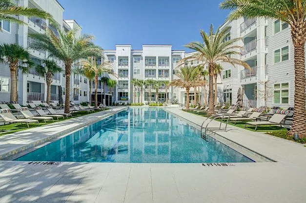Viridian Reserve Apartments — Photo 9