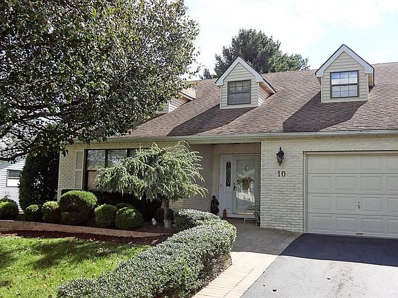2nd image of 10 Clubhouse Ln