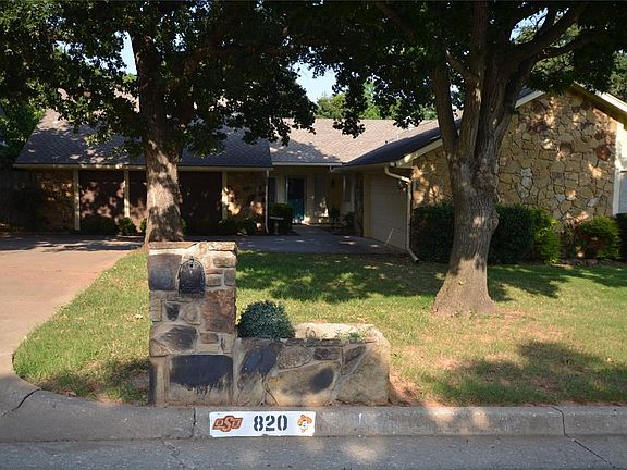 2nd image of 820 Sandhurst Dr