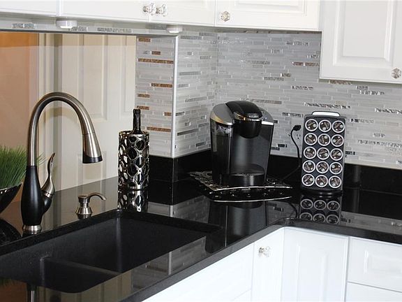 3rd image of 6140 Burnside Cir #204
