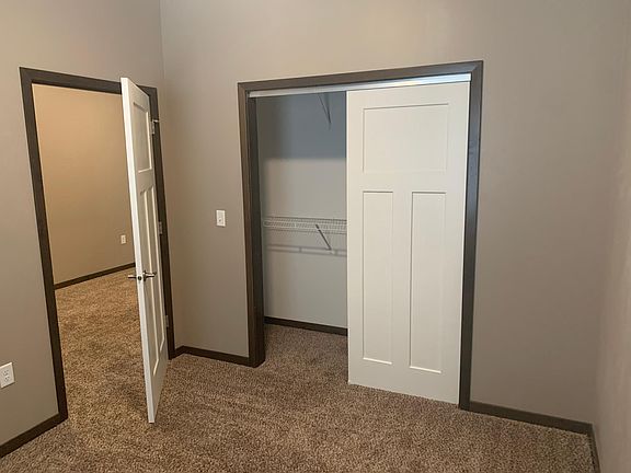 5th image of 207 Lake Park Blvd