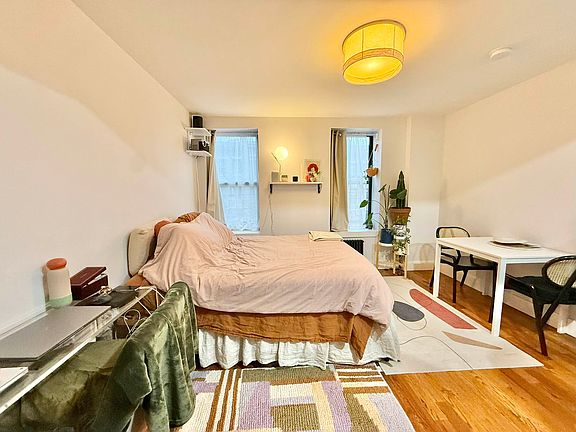 2nd image of 195 Underhill Ave #2T