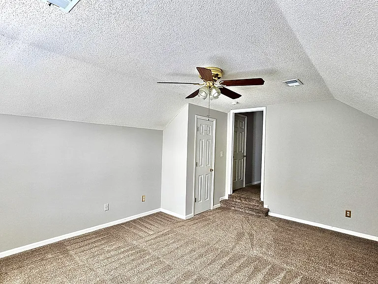94 Blairmore Dr — Photo 15