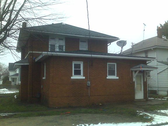 3rd image of 225 W 10th St