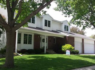 1509 Hickory Heights Dr, Waverly, IA 50677