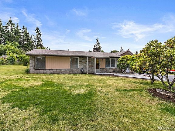2nd image of 2040 SE Lund Ave
