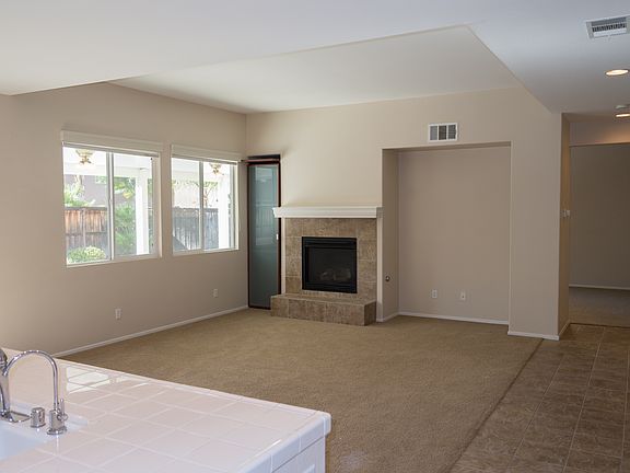 4th image of 38115 Sevilla Ave