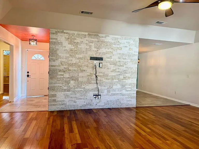 1213 Camellia Ln — Photo 4