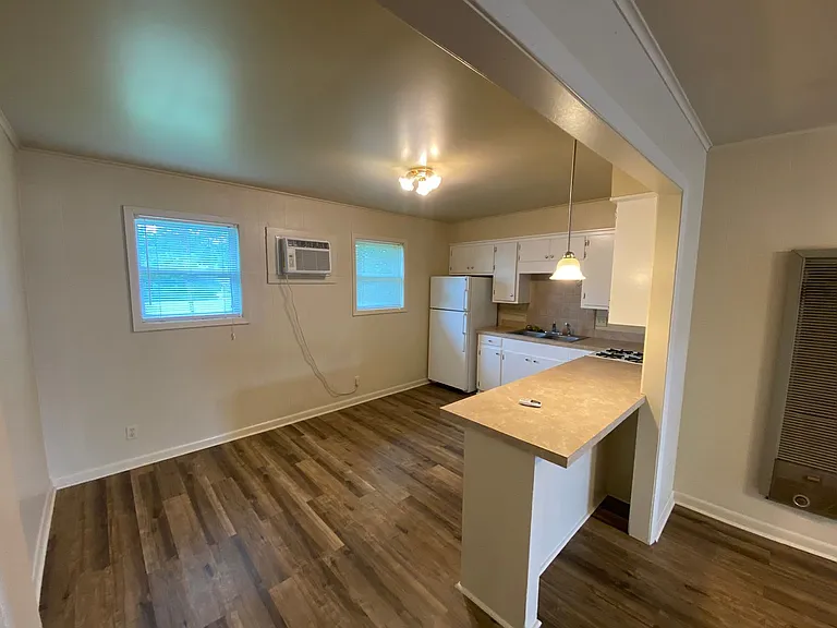 606 S Trenton St #5 — Photo 3