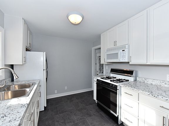 3rd image of 2322 Edina Blvd
