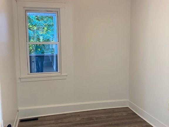 5th image of 410 E 2nd St #Fs3w