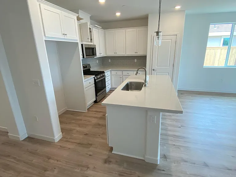 1021 Osprey Dr — Photo 5