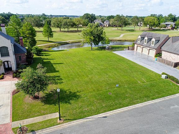 3rd image of 300 Shinnecock Hills Dr