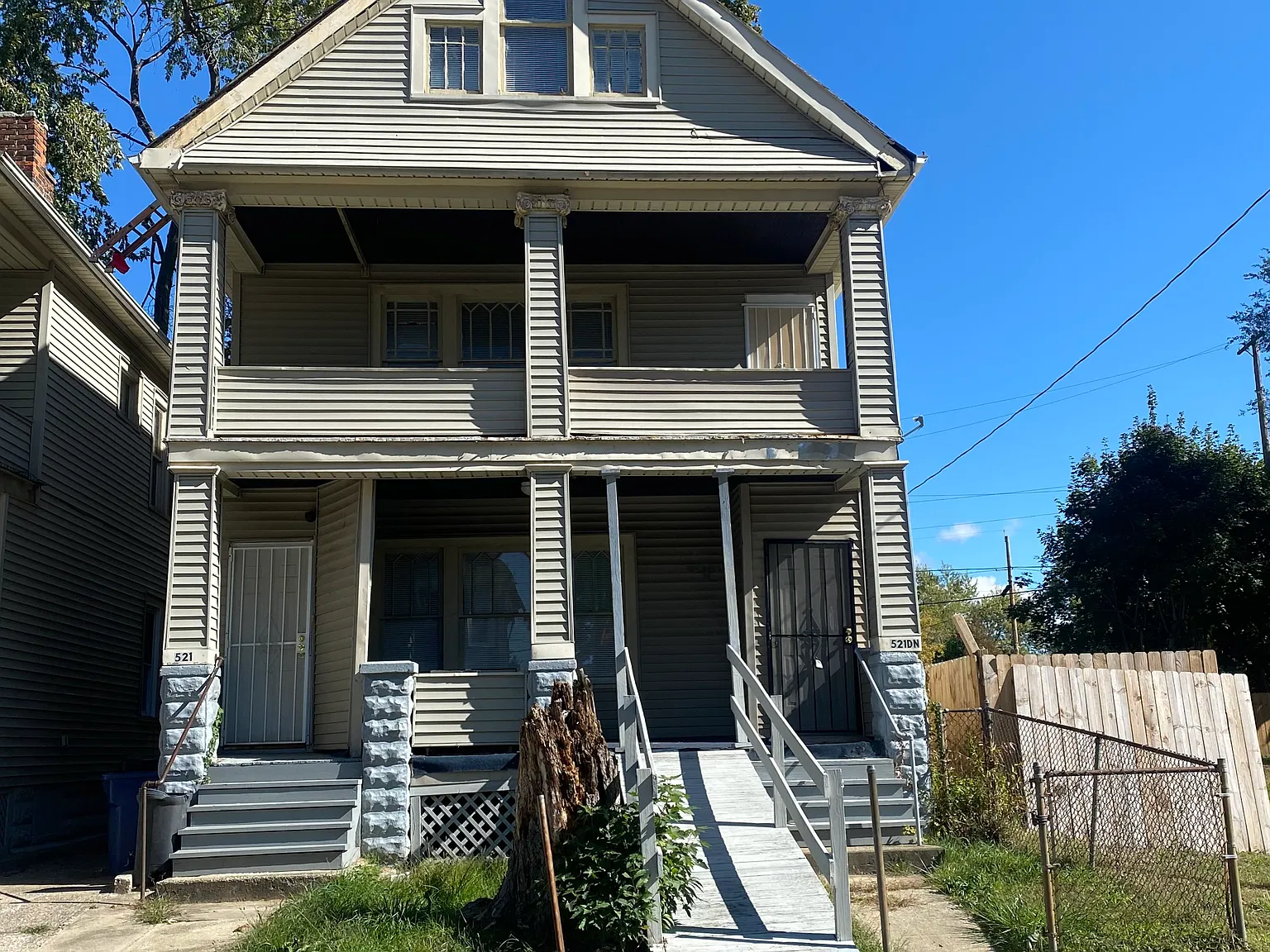 3 bed, 1083 sqft, $1,100 — Photo 1