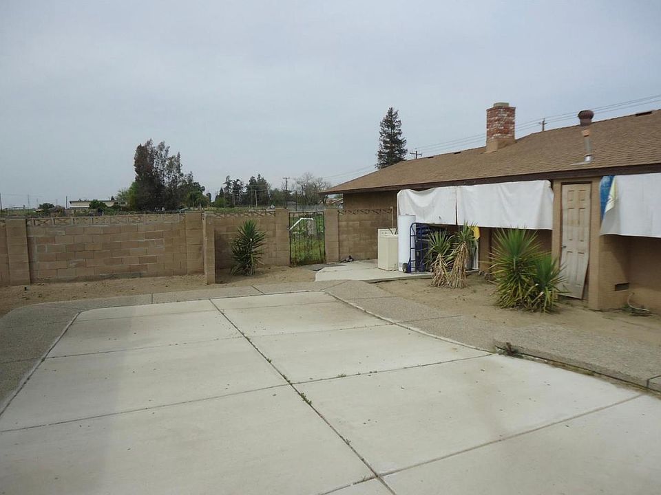2nd image of 9951 S Leonard Ave