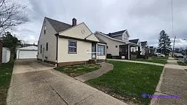 Building Photo - 5015 E 113th St