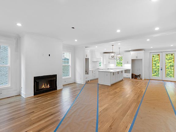 4th image of 33 Westview Ave