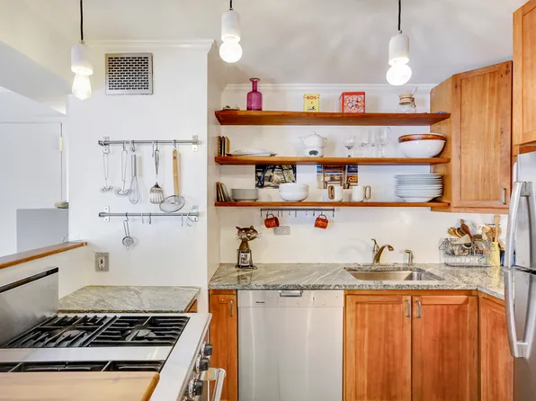 220 Manhattan Avenue image 4 of 9