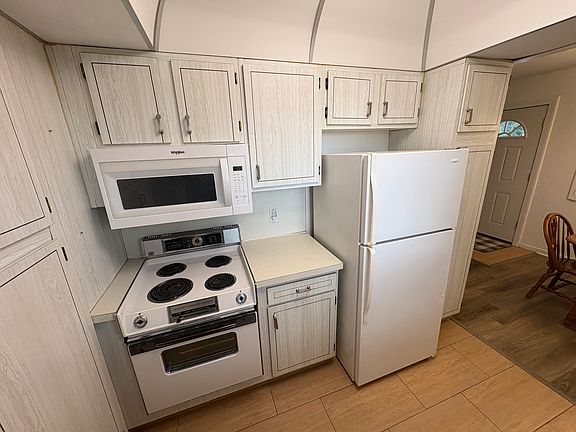 4th image of 8396 111th St N APT 301