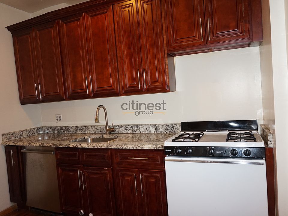 1st image of 261 14th St #D4u