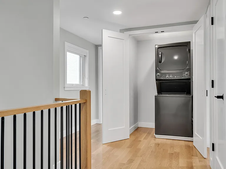 56 Franklin St #B — Photo 8