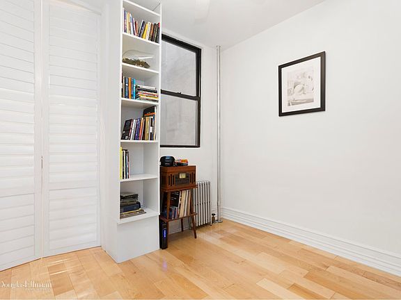 4th image of 434 W 47th St APT 4W