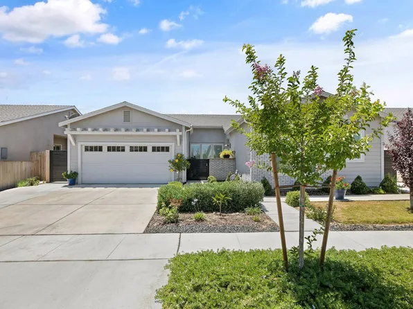 1938 N Frontier Street, Hanford, CA 93230