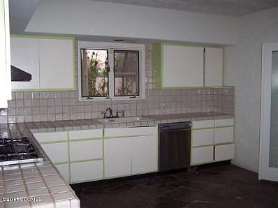3rd image of 2589 N Paseo Vista Dr
