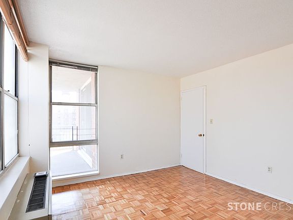 5th image of 520 Cathedral Pkwy #10B