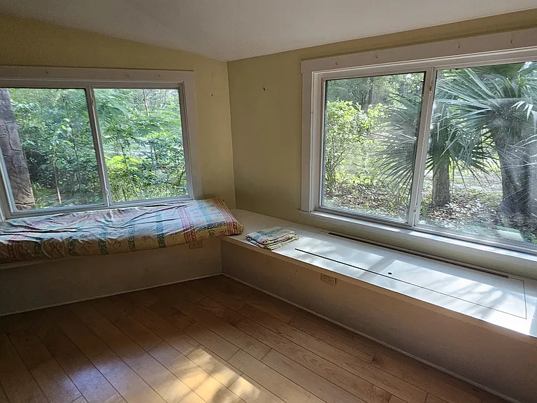 208 NE Yallaha Ave — Photo 17