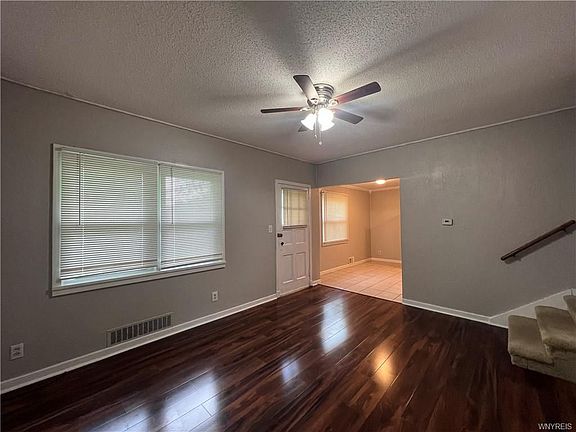 5th image of 23 Rockleigh Dr