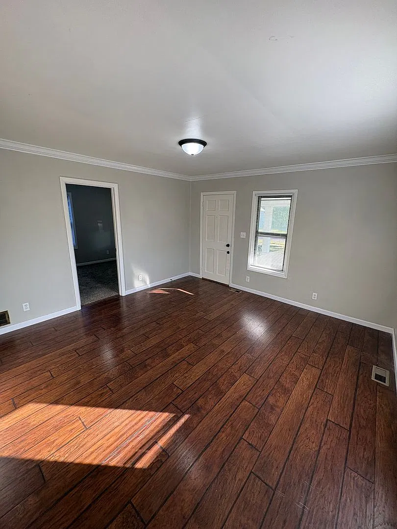 2-Bed Home with 2-Car Garage, Big Fenced Yard & Full Basement Peoria Heights — Photo 3