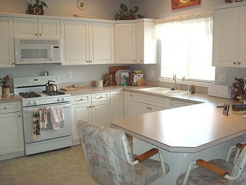 Light-Bright Kitchen with Breakfast Bar
