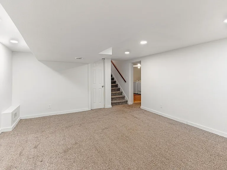 2625 Gunnison St — Photo 13