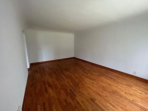 5th image of 48 Emerald Ave #48