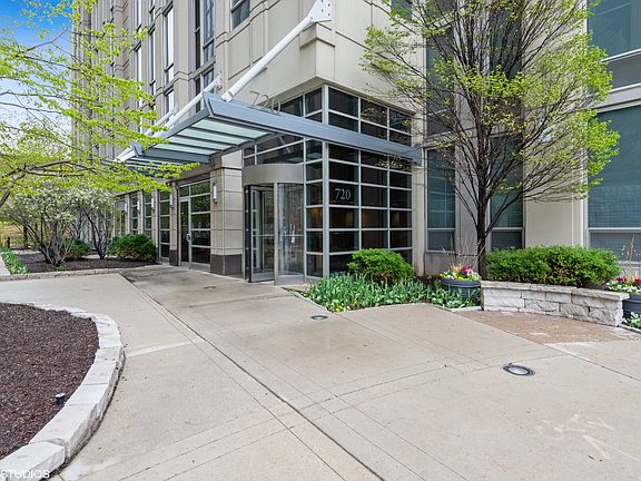 2nd image of 720 N Larrabee St APT 1611