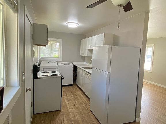 Kitchen and Washer/Dryer