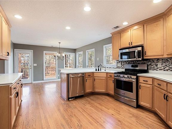 3rd image of 1036 Crown River Pkwy
