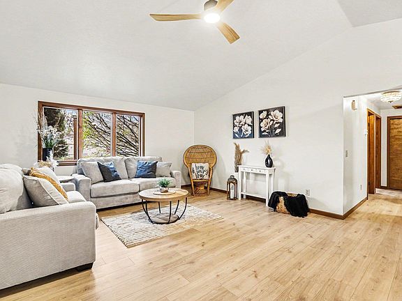 3rd image of 1401 Cummer St