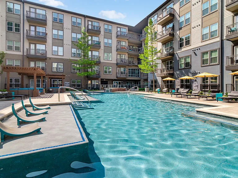 The Fairmount at Oak Lawn — Photo 26
