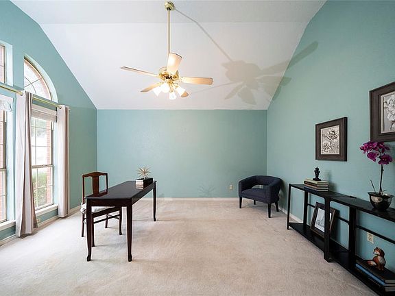 5th image of 306 Creekside Dr
