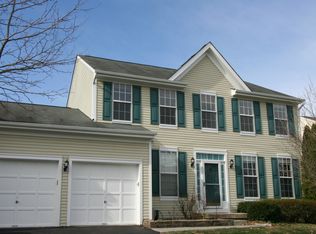 17539 Falls Pl, Round Hill, VA 20141