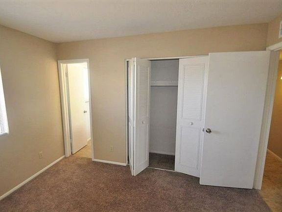 4th image of 2424 W Sunnyside Dr