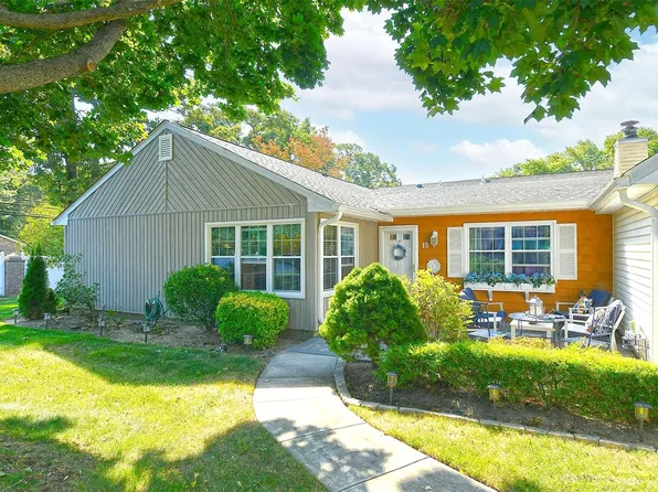 15 Revere Drive #15, Sayville, NY 11782